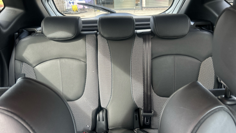 Renault Captur 1.5 dci 90 Iconic II Nav 5dr Auto Diesel Hatchback